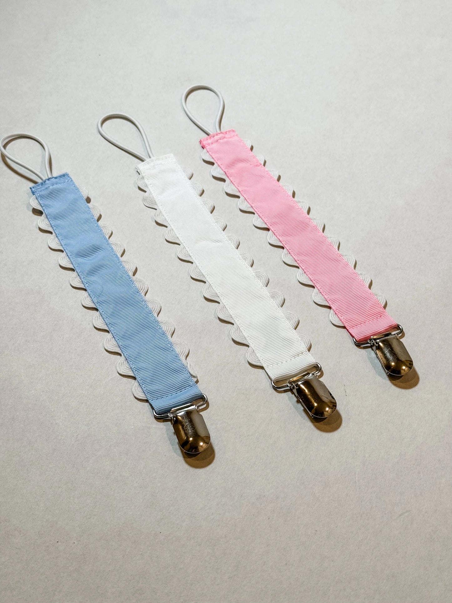 Embroidered Paci Clip - Mini Bows